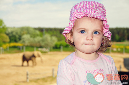 人,婴儿服装,帽子,野生动物,12到17个月_494770631_Little Girl_创意图片_Getty Images China