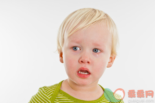 人,休闲装,影棚拍摄,人的嘴,蓝色眼睛_153340258_A toddler crying_创意图片_Getty Images China