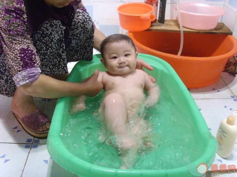 宝宝第一次洗澡.jpg