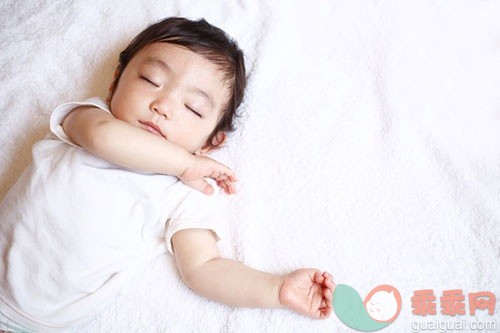 孩子发烧　不要立马就喂退烧药