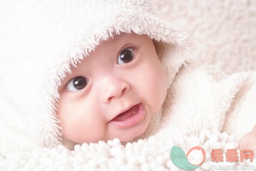 6到11个月,可爱的,白昼,东亚人,面部表情_gic14768113_Baby portrait_创意图片_Getty Images China