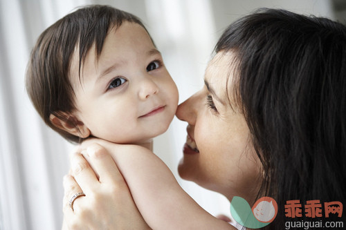 人,住宅内部,生活方式,室内,30岁到34岁_gic16493785_Mother and Baby_创意图片_Getty Images China