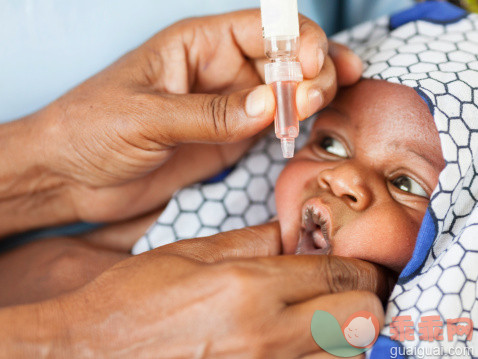 水滴,人,医疗器械,药,社会问题_480585529_African Baby Receiving Vaccine_创意图片_Getty Images China