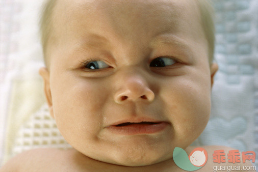 摄影,可爱的,室内,面部表情,张着嘴_56687589_Close-up of a baby boy crying_创意图片_Getty Images China