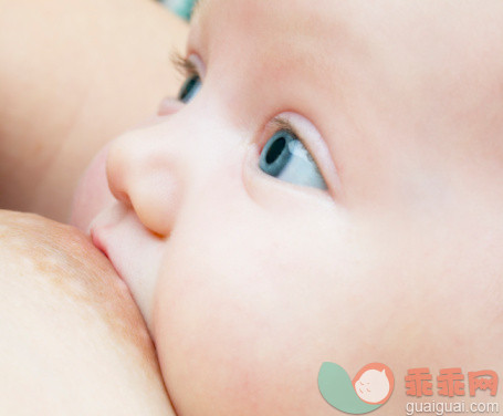 构图,图像,摄影,看,父母_200204150-001_Baby girl (0-3 months) breastfeeding, close-up_创意图片_Getty Images China