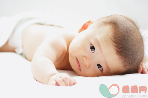 人,2到5个月,室内,做手势,健康生活方式_557047741_Japanese newborn portrait_创意图片_Getty Images China