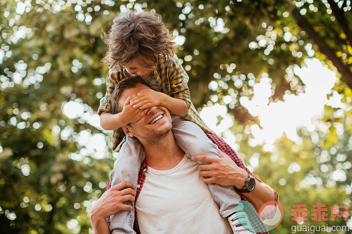 人,休闲装,生活方式,户外,欣喜若狂_483941306_Father and son_创意图片_Getty Images China