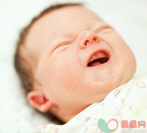 肖像,人,大喊,毯子,哭_gic16934972_Portrait of crying newborn baby_创意图片_Getty Images China