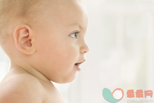 人,白人,可爱的,6到11个月,档案_gic17071926_Baby Looking Straight Ahead_创意图片_Getty Images China