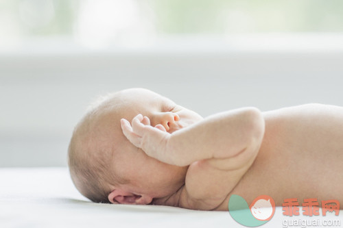 人,生活方式,室内,深情的,白人_gic17073377_1 week old newborn baby_创意图片_Getty Images China