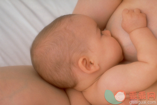 人,乳房,哺乳,人际关系,母亲_gic17021480_Baby Nursing_创意图片_Getty Images China