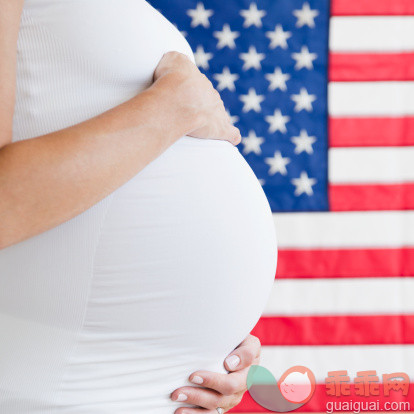 人,休闲装,室内,中间部分,25岁到29岁_107701308_USA, New Jersey, Jersey City, Young pregnant woman_创意图片_Getty Images China