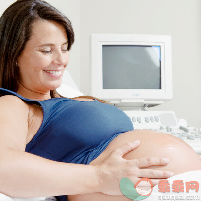 测量,人,人生大事,健康保健,室内_126165492_Close-up of a pregnant woman smiling_创意图片_Getty Images China
