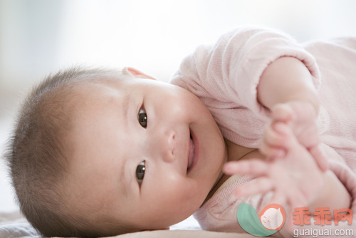 可爱的,微笑,快乐,室内,人_gic11164535_Baby boy_创意图片_Getty Images China