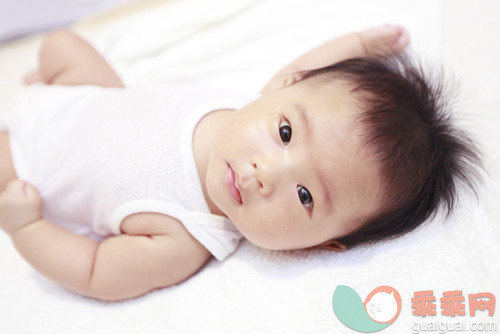 室内,白色,亮色调,摄影,白昼_gic11166185_Japanese boy_创意图片_Getty Images China