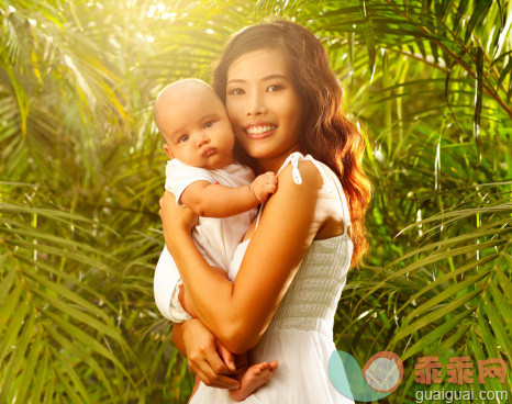 人,户外,快乐,白人,亚洲人_108364978_Mother and Son_创意图片_Getty Images China