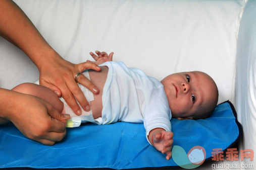 人,干净,尿布,健康保健,毛巾_121961880_Baby series XXL_创意图片_Getty Images China