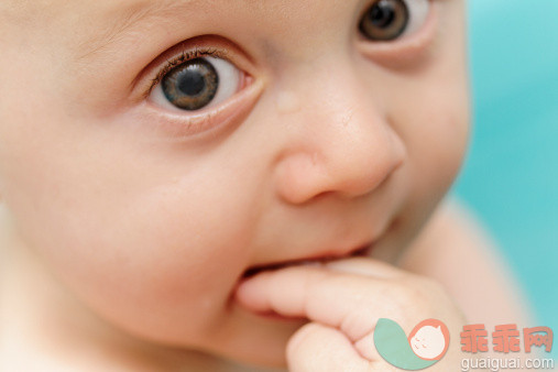 人,人的脸部,人的嘴,人的眼睛,绿色眼睛_155421271_Face close-up of a beautiful baby_创意图片_Getty Images China