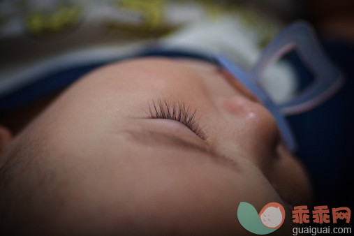 人,室内,睡觉,0到11个月,安抚奶嘴_153812159_Sleeping baby_创意图片_Getty Images China