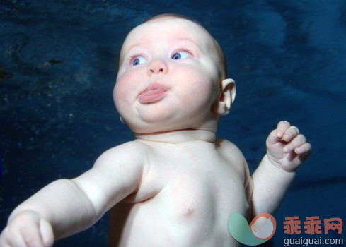 人,水下,游泳,白人,波特兰_126584125_Swimming infant_创意图片_Getty Images China