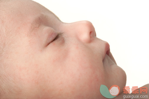 影棚拍摄,室内,休息,睡觉,白色_88527766_7 week old baby boy sleeping_创意图片_Getty Images China