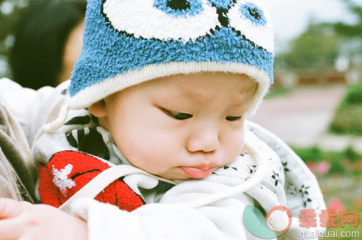 人,婴儿服装,户外,白昼,可爱的_482353413_baby lip_创意图片_Getty Images China