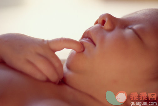 摄影,Y50701,手,可爱的,斜躺着_a0002-000122_Baby Boy Sleeping_创意图片_Getty Images China