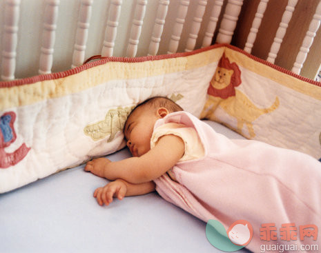 摄影,Y50701,婴儿用品,婴儿床,式样_6410-001127_Baby Sleeping in Crib_创意图片_Getty Images China