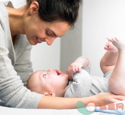 人,生活方式,室内,人生大事,儿子_89976310_Mother playing with her baby-boy_创意图片_Getty Images China