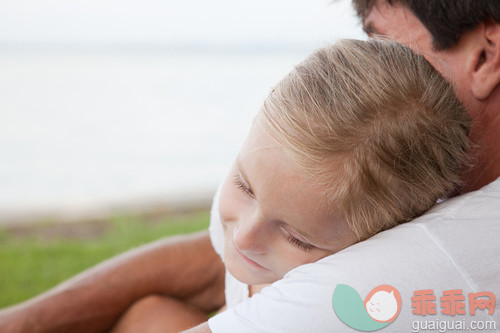 人,户外,45到49岁,人体,深情的_gic17616682_Affectionate father and daughter_创意图片_Getty Images China