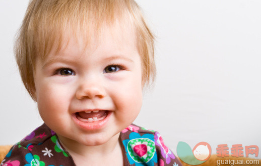 快乐,微笑,可爱的,肖像,摄影_157560164_Cute Baby Girl Smiling_创意图片_Getty Images China