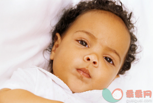 摄影,肖像,室内,发型,卷发_56529561_close-up of a baby girl_创意图片_Getty Images China