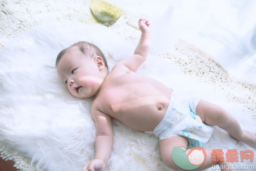 人,尿布,室内,白昼,6到11个月_495742077_Portrait of baby_创意图片_Getty Images China