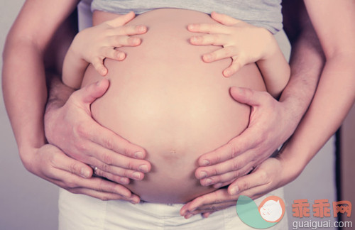 美女,肚子,蓝色,可爱的,母亲_gic13682940_Pregnant woman_创意图片_Getty Images China