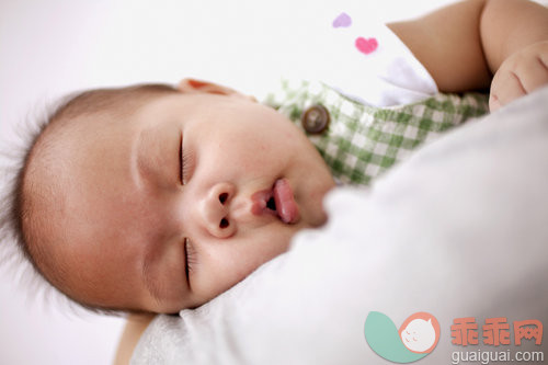 亚洲人,运送,白昼,闭着眼睛,闭着眼睛_gic5417740_Portrait of sleeping baby_创意图片_Getty Images China