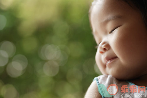 亚洲人,黑发,白昼,做美梦,闭着眼睛_gic5434256_Portrait of baby girl,eyes closed_创意图片_Getty Images China