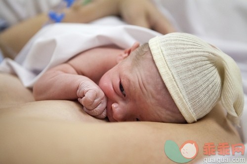 哺乳,喂养,医院,病房,产科病房_gic14873226_BREAST-FEEDING_创意图片_Getty Images China