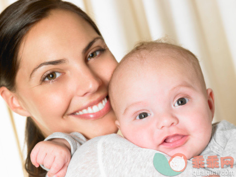 人,生活方式,人生大事,人的脸部,微笑_89976177_Mother with her baby-boy, smiling_创意图片_Getty Images China