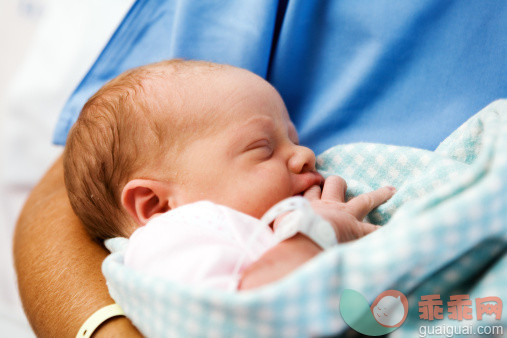 人,分娩,四肢,手臂,手_134955445_Newborn baby_创意图片_Getty Images China