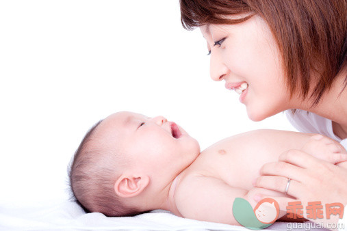 人,生活方式,东亚人,微笑,父母_109842597_Mother and child_创意图片_Getty Images China