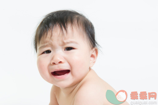 人,影棚拍摄,褐色眼睛,黑发,哭_488489659_Infant with distressed look_创意图片_Getty Images China