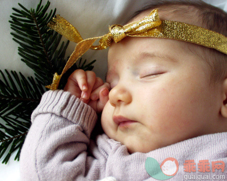 睡觉,圣诞节,季节,圣诞装饰物,摄影_157187278_Christmas baby_创意图片_Getty Images China