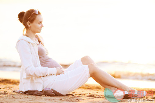 人,分娩,怀孕,等,父母_164646879_Pregnant woman on the beach_创意图片_Getty Images China