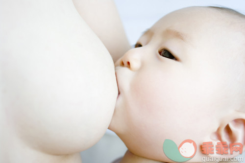 乳房,哺乳,部分,摄影,影棚拍摄_gic7195002_Baby Breastfeeding_创意图片_Getty Images China