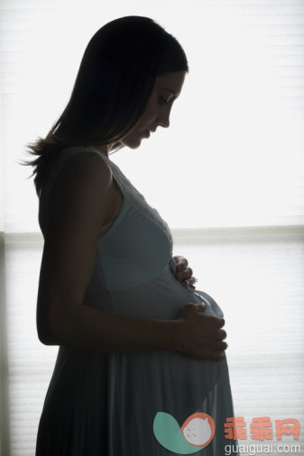 健康保健,人类生殖,人生大事,摄影,头发长度_56959717_Profile of a pregnant woman_创意图片_Getty Images China