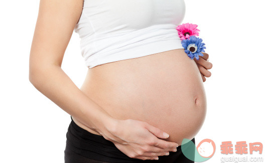 人,生活方式,分娩,四肢,手臂_168623906_Pregnant's woman belly with flowers_创意图片_Getty Images China