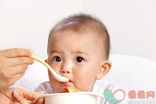 室内,摄影,汤匙,人,家庭_gic5380678_东方儿童吃食品_创意图片_Getty Images China