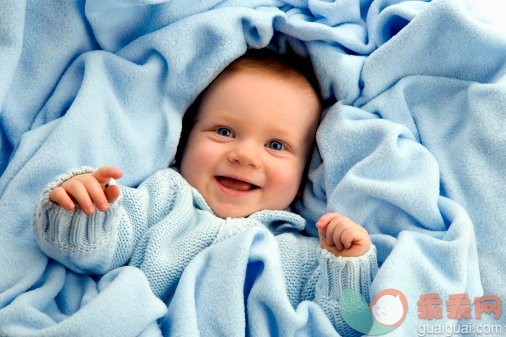 摄影,可爱的,面部表情,微笑,蓝色_200327909-001_Baby girl (9-12 months) laughing, portrait_创意图片_Getty Images China