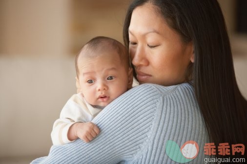 概念,构图,图像,摄影,肖像_72003182_Asian mother holding newborn baby_创意图片_Getty Images China