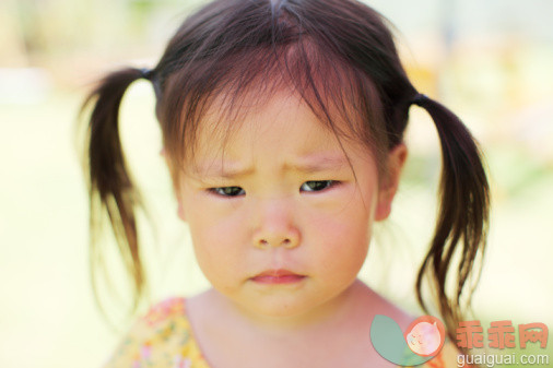 摄影,人,休闲装,户外,不高兴的_91107996_Angry child_创意图片_Getty Images China